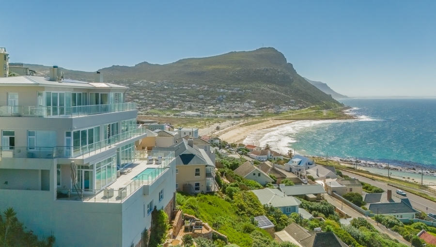 7 Bedroom Property for Sale in Cairnside Western Cape
